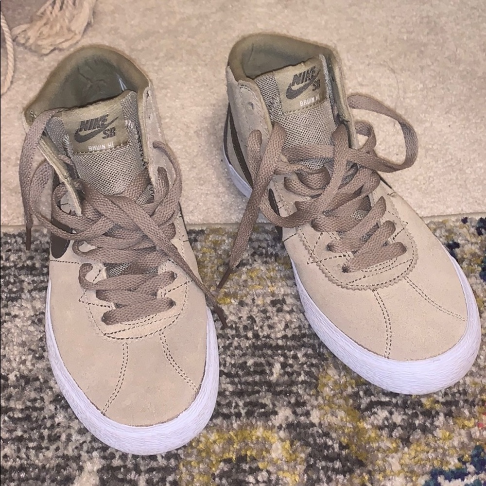 Nike suede tennis shoes